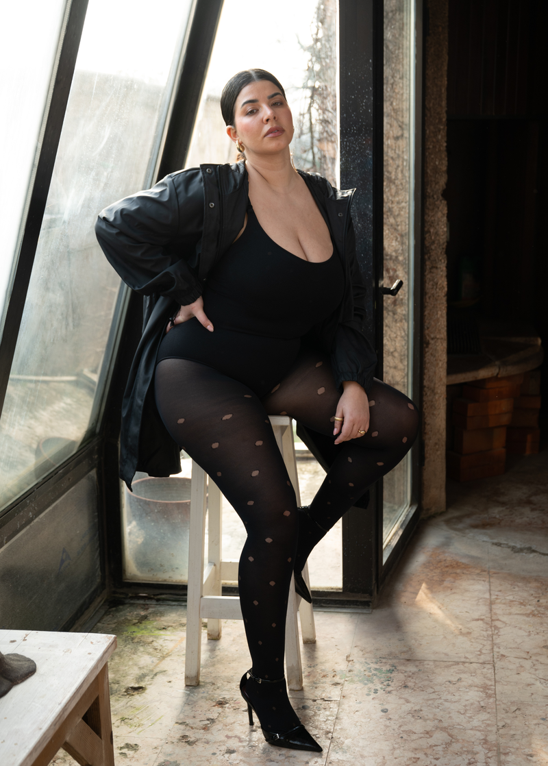 Dettaglio Fantasia Pois Invertito Collant 60 Den Nero Curvy | Leela Lab